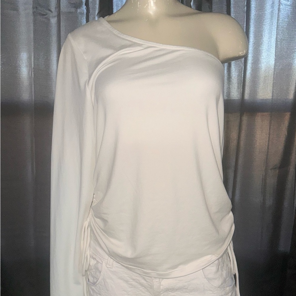 U2B New Elegant White One-Shoulder Top and bra